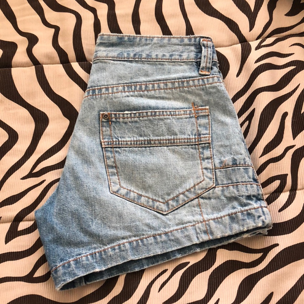 *SOLD* Maurices brand 5 pkt denim shorts, size 3/4